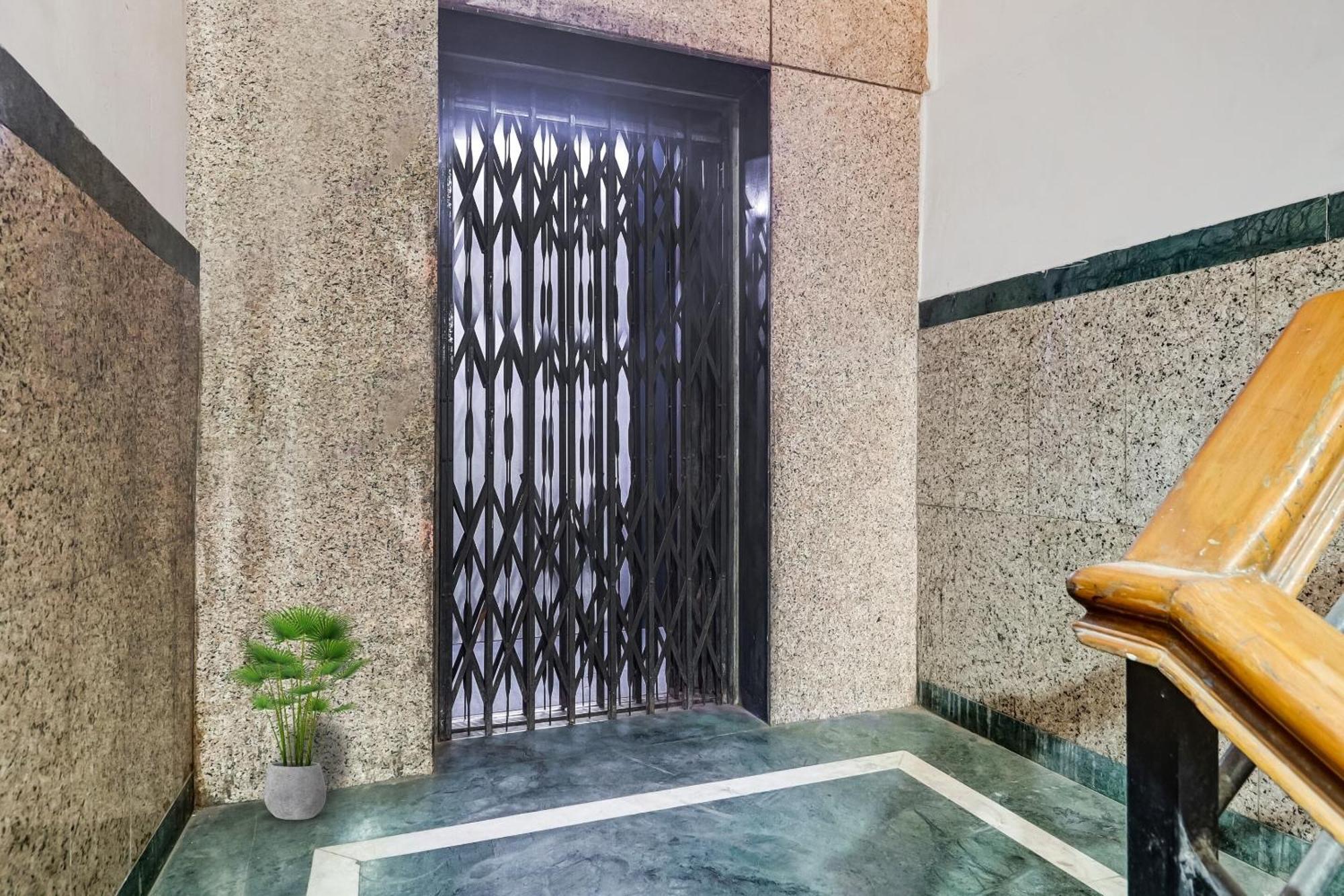 Hotel O New Lakeview Palace 海得拉巴 外观 照片
